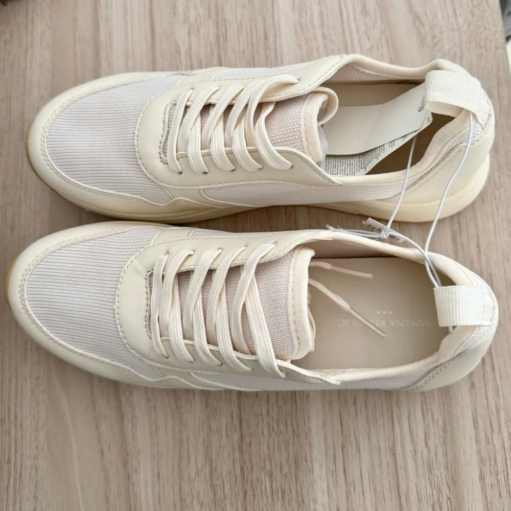 Banana Republic Off-White Canvas Lace-Up Sneakers Neutral casual walki siz 7 NWT